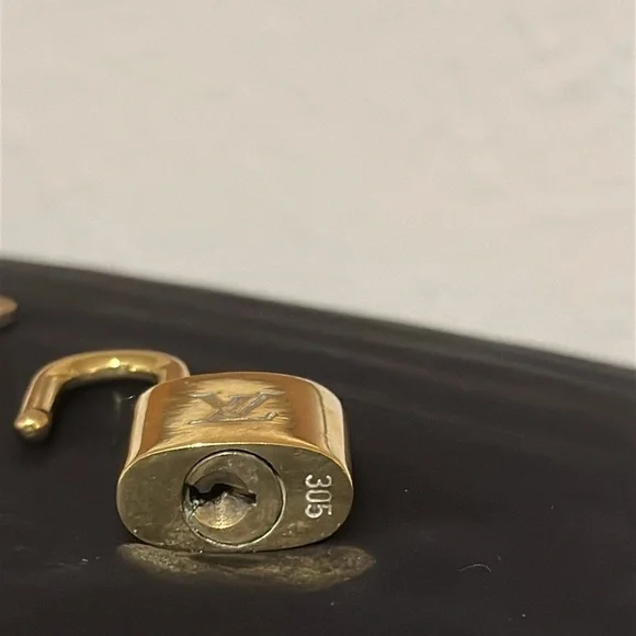 Louis Vuitton Lock and Key 305 - Picture 5 of 5